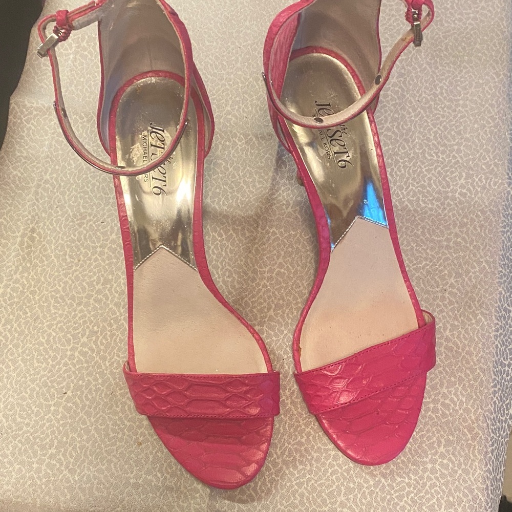 Micheal Kors Hot Pink Textured Heels